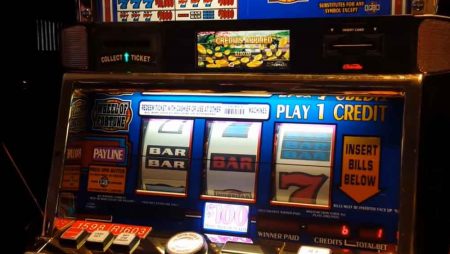 Watch the moment player wins 4 grand on Wheel of Fortune slots